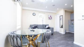 G3 Studio | Living area | 36-inch Smart TV with satellite channels, Netflix, Hulu