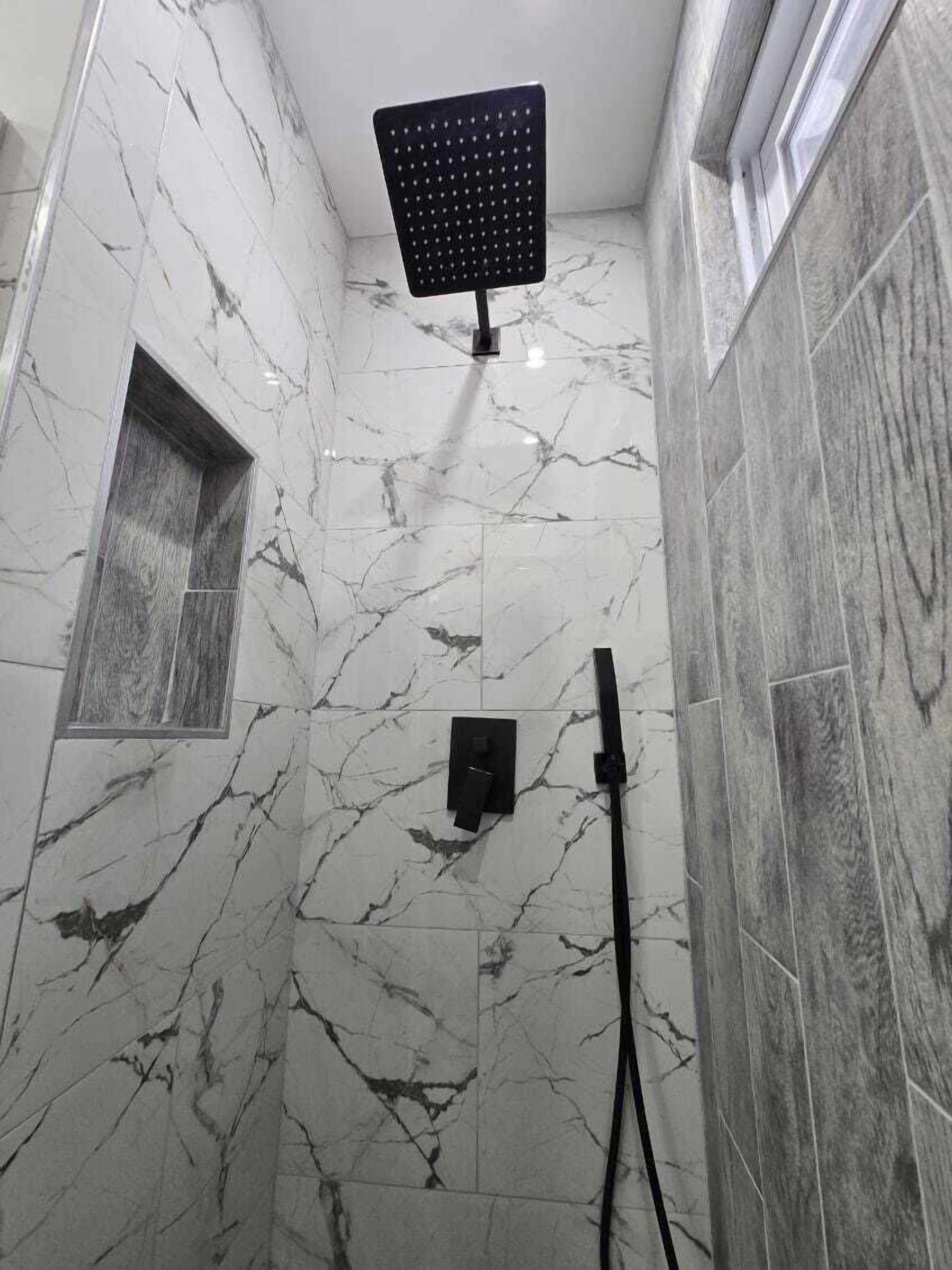 Comfort-Studio | Badezimmer | Dusche, Haartrockner, Handtücher, Toilettenpapier
