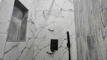 Comfort Studio | Bathroom | Shower, hair dryer, towels, toilet paper