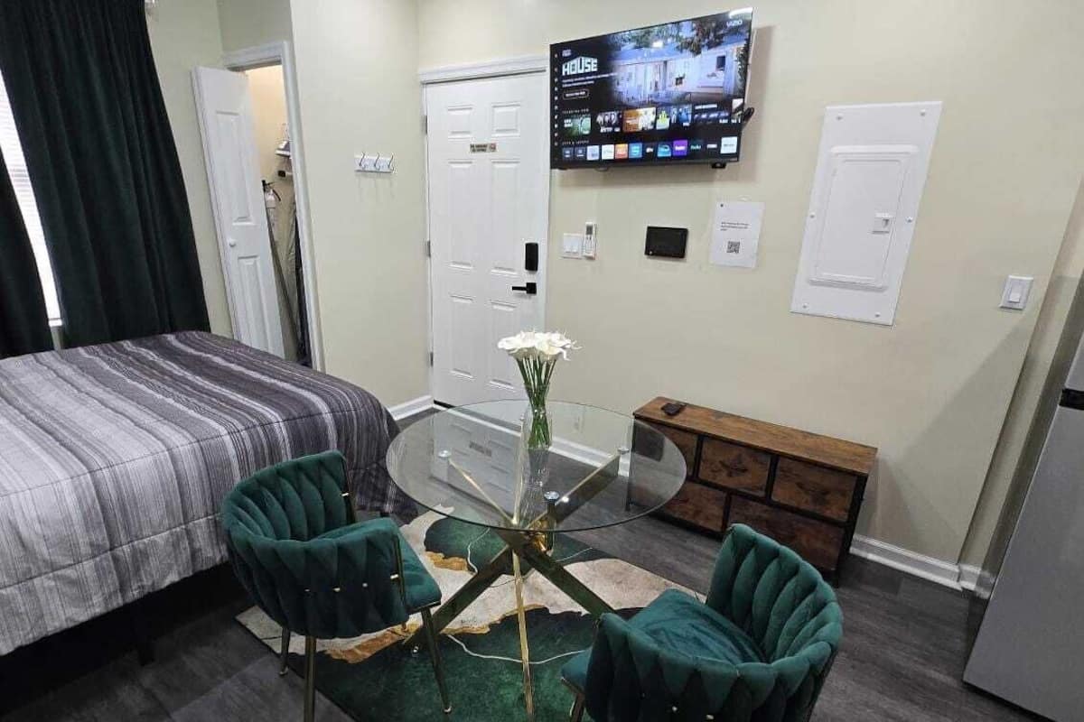 G2 Studio | In-room dining
