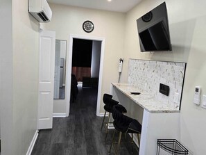 G5 Apartment | In-room dining