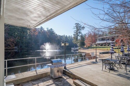 Cozy 1-bedroom condo in charming Flat Rock.