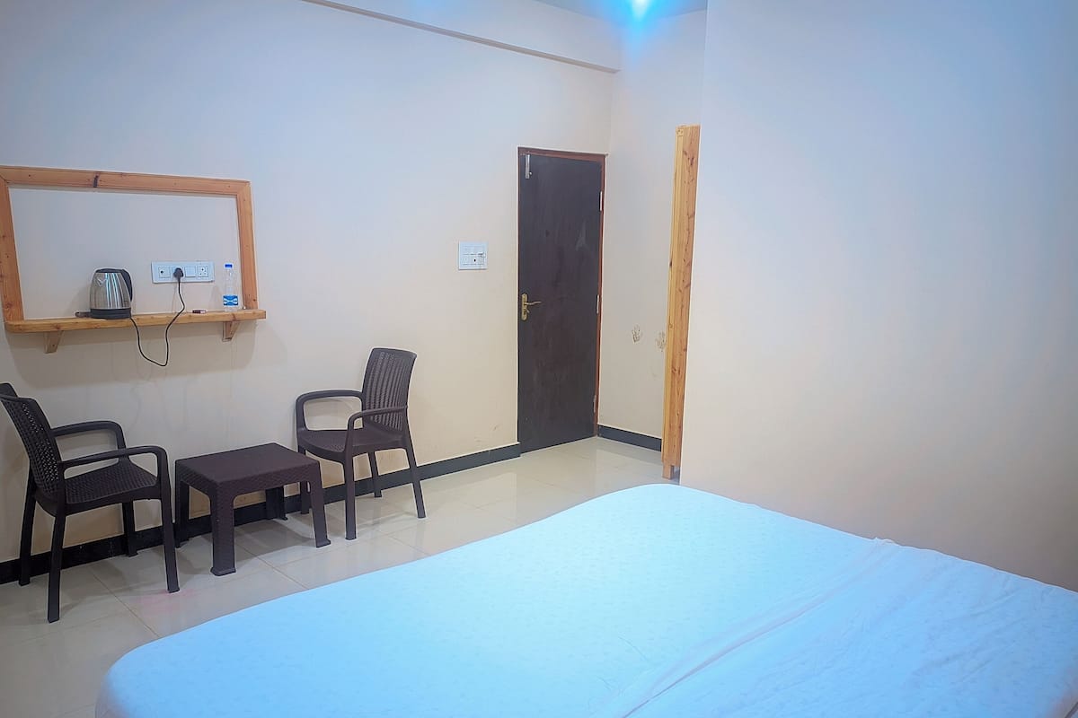 Deluxe Room, Balcony, Garden View | WiFi (free)