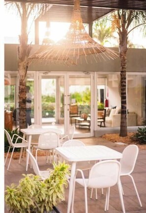 Outdoor dining - 305-s New, hotel style, 100% independent. (Dominicus (Bayahibe))