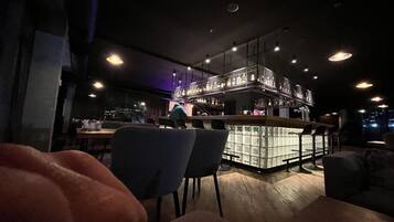 Studio | Bar (ter plaatse)