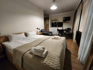 Studio | Wi-Fi gratis dan seprai linen