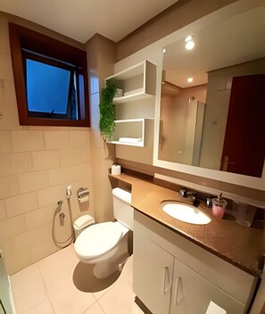Basic Apartment | Bathroom