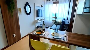 Basic Apartment | Dining