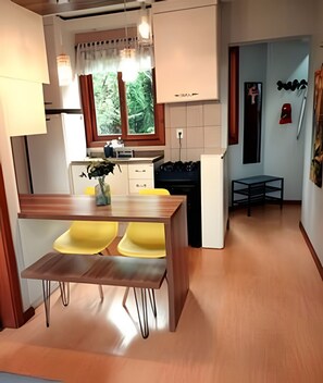 Basic Apartment | Dining