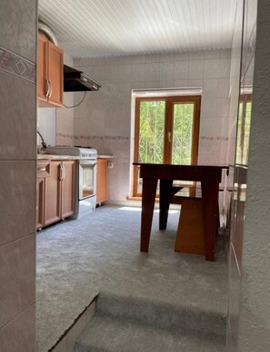Private kitchen - Modern Minimalistic 3-Room Apartment, near Soccer Stadion, Public Park, Malls (Tashkent)