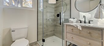 Large Pet-Friendly Sleeps 10 Near Palmer Park
