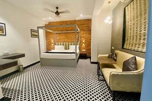 Luxury Double Room, City View | Desk, laptop workspace, free WiFi - Sarin Inn Boutique Hotel (Varanasi)