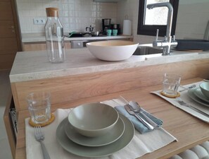 Fridge, microwave, oven, stovetop - Apartamento Teide-mar, en el sur de Tenerife (CN)