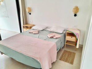 2 bedrooms, desk, iron/ironing board, free WiFi