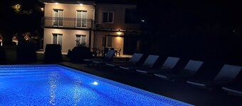 Charming 1-bedroom villa in enchanting Herceg Novi with AC, WiFi