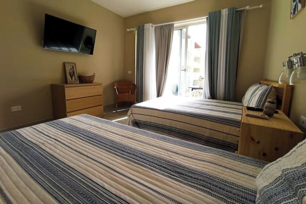 1 slaapkamer, een strijkplank/strijkijzer, wifi, beddengoed