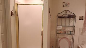 Jetted tub, hair dryer, towels, soap