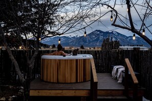 Outdoor spa tub - Oasis Escondido / Stunning Views / Spa / Firepit / Location / Private! (El Prado)