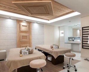 Spa - Wifi, view village, fitness, swimming pool, sauna, hammam, balcony, parking, tv, ski locker, 80m² (Valmorel)