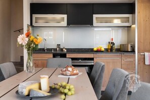 Dining - Wifi, view village, fitness, swimming pool, sauna, hammam, balcony, parking, tv, ski locker, 80m² (Valmorel)