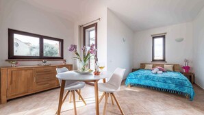 A bedroom with a bed, a window, a bedside table, and a nightstand. - Villa La Fata in the country village (Stintino)