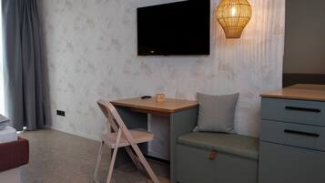 In-room safe, free WiFi, bed sheets