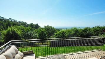 Villa (6 Bedrooms) | Exterior