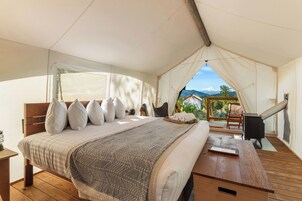 Premium bedding, free cribs/infant beds, free rollaway beds, bed sheets