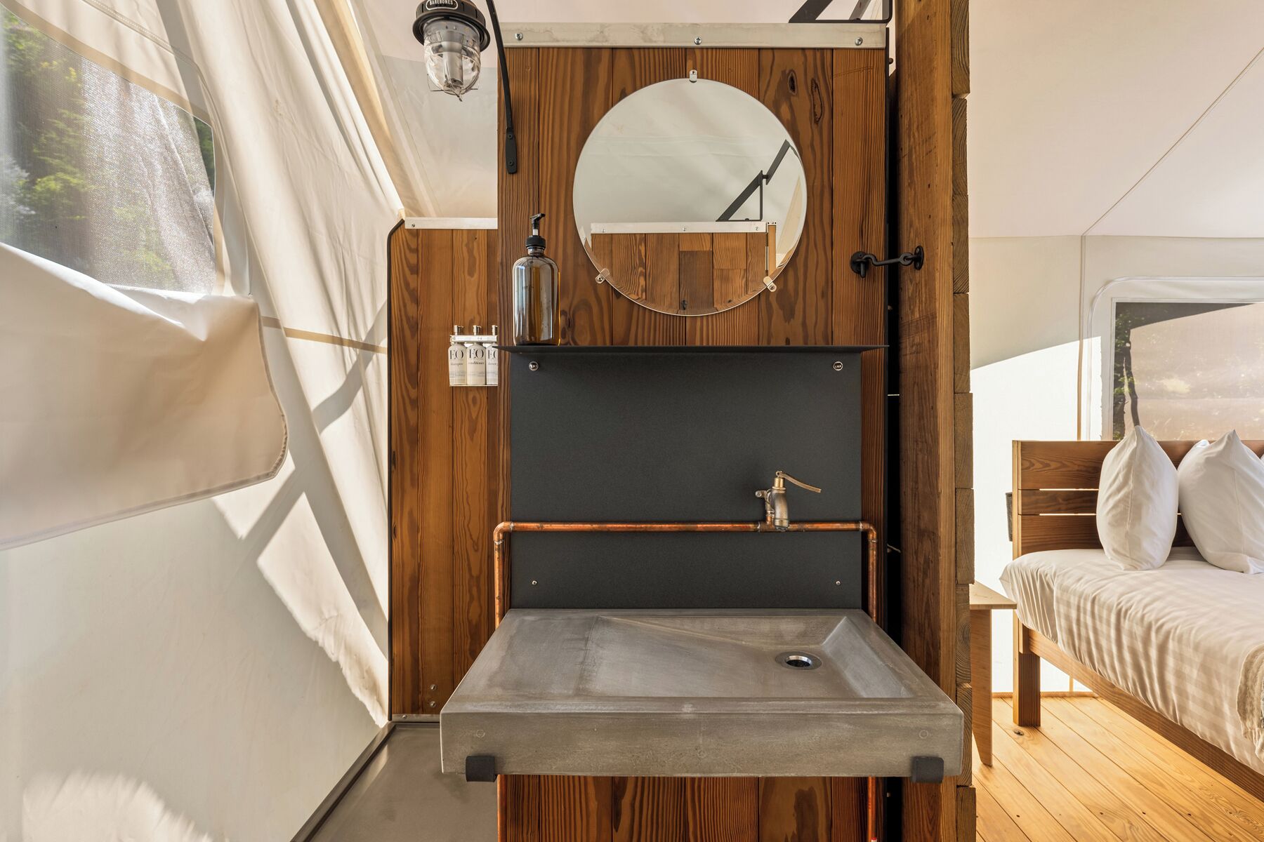 Shower, towels