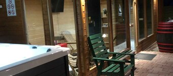 Holiday home with lovely furnishings, whirlpool and sauna