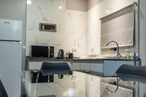 Junior Studio, Kitchenette | In-room safe, blackout curtains, soundproofing, free WiFi - Hotel Boutique Genova (Puerto Iguazú)