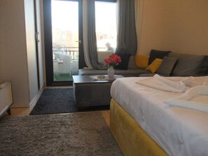 1 bedroom, in-room safe, desk, iron/ironing board