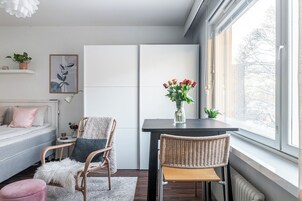 Comfort Studio | Individually decorated, individually furnished, blackout drapes