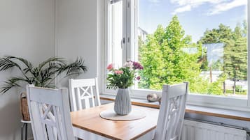 Căn hộ tiện nghi đơn giản | Khu vực ăn uống tại phòng