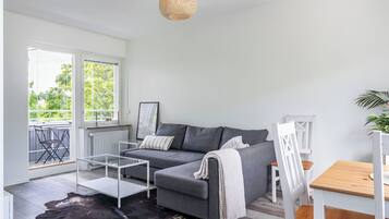Appartement Confort | Coin séjour | TV connectée de 46 pouces avec chaînes par câble
