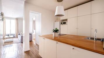 Micro-ondes, four, plaque de cuisson, grille-pain