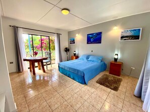 コンフォート ダブルルーム ガーデンビュー | デスク