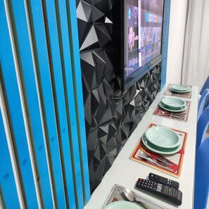 1 habitación, espacio para trabajar con laptop y wifi gratis 