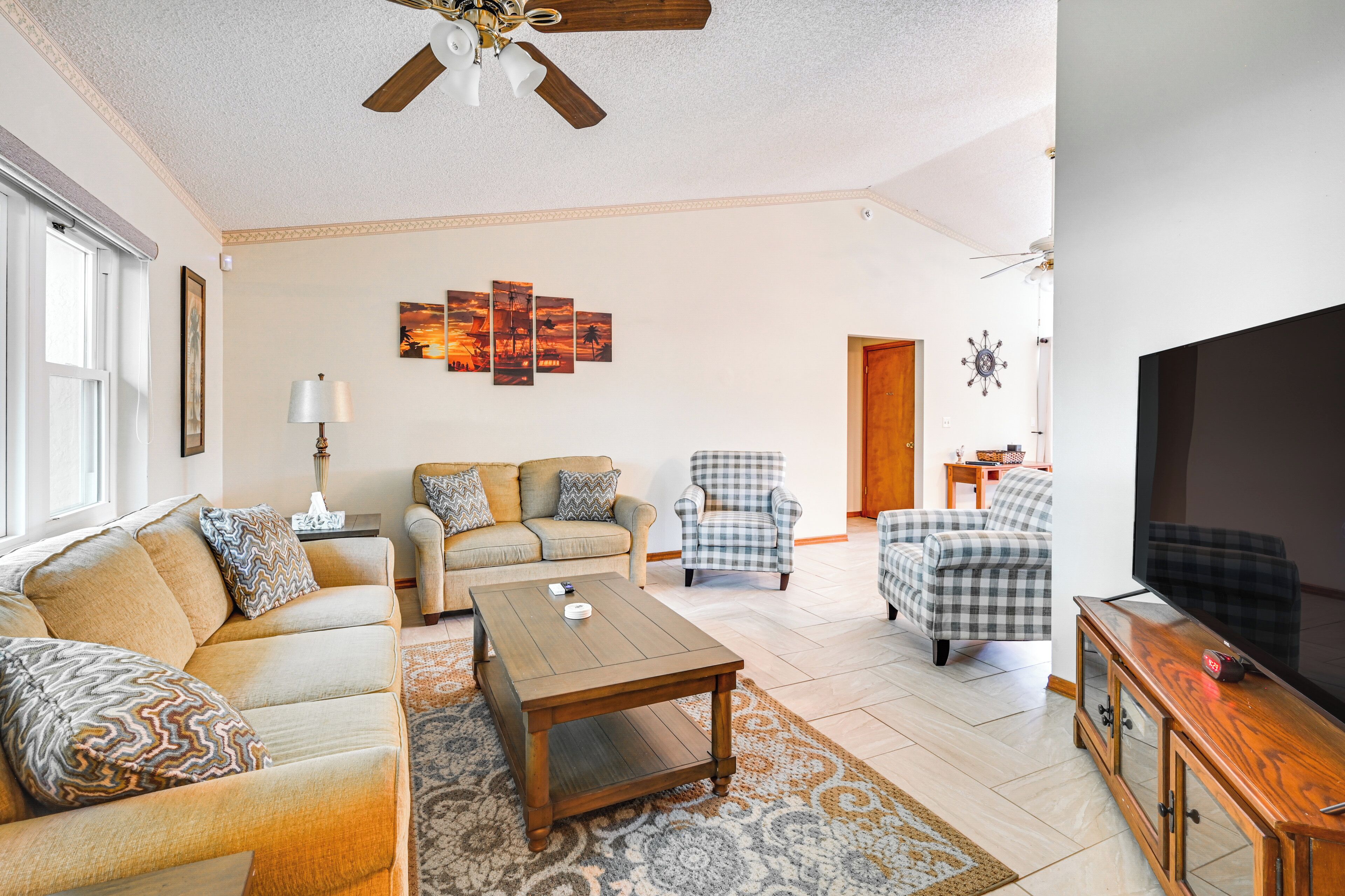 5 Mi To Weeki Wachee: Spring Hill Home W/ Lanai - Spring Hill, FL