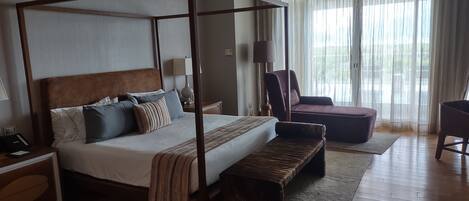 4 makuuhuonetta, silitysrauta/-lauta, Wi-Fi, vuodevaatteet