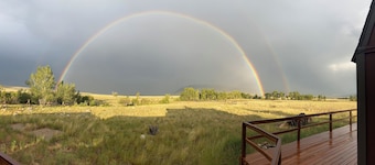 The 360
Charming 3-bedroom house with WiFi and AC in welcoming Centennial