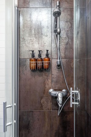 Căn hộ Deluxe, quang cảnh sân vườn | Phòng tắm