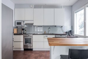 Leilighet – deluxe, bakgårdsutsikt | Eget kjøkken | Kaffetrakter/tekoker og vannkoker