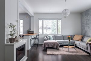 Deluxe Apartment, Courtyard View | Living area | 55-inch Smart TV with cable channels