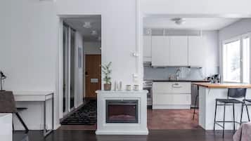 Deluxe Apartment, Courtyard View | Living area | 55-inch Smart TV with cable channels