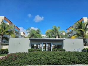 Exterior - 319-c Pool and Jacuzzi, new and modern. (Bayahibe)