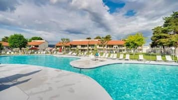 Outdoor pool, a heated pool