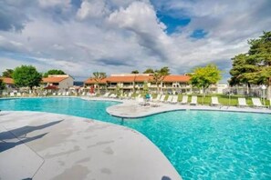 Outdoor pool, a heated pool