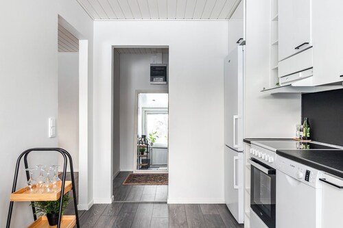 Bright 1BR Apartment next to the Beach