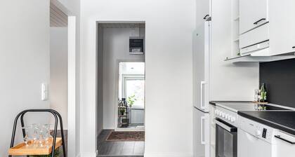 Bright 1BR Apartment next to the Beach